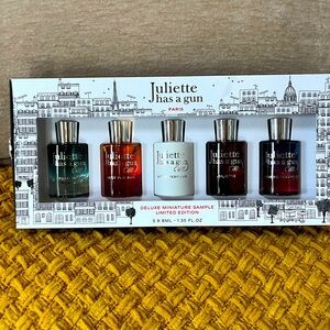 Juliette Has A Gun Deluxe Miniatures set NWB